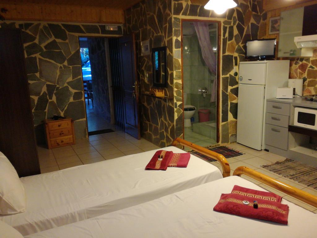 Apartments Zoumperi Nea Makri Exterior photo